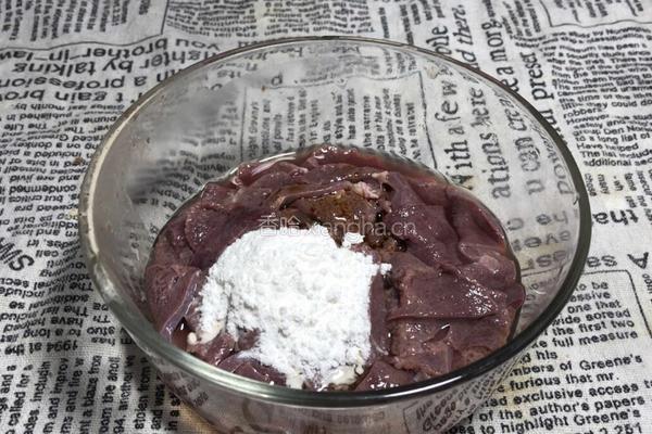 酸辣椒炒猪肝的做法图解3