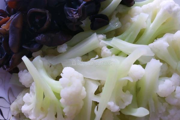 花菜木耳炒肉的做法图解6