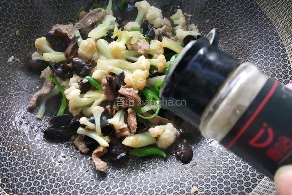 花菜木耳炒肉的做法图解12