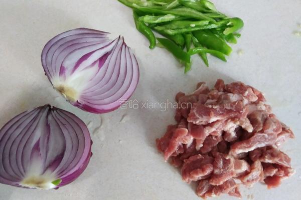 洋葱炒肉的做法图解1
