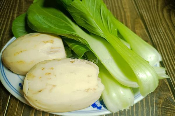 白菜炖莲藕的做法图解1