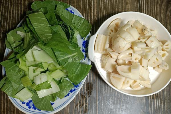 白菜炖莲藕的做法图解2