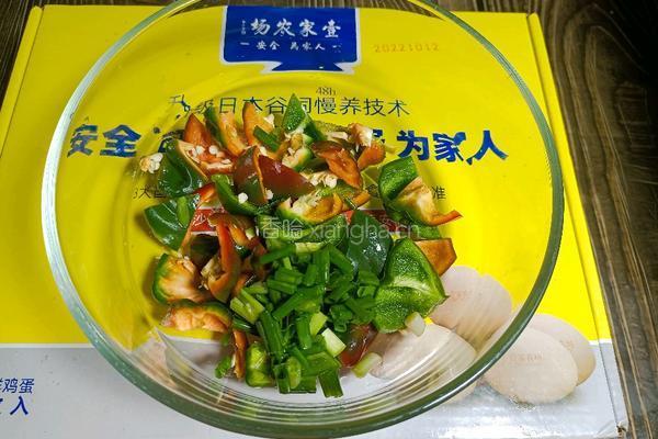 甜椒滑蛋的做法图解2