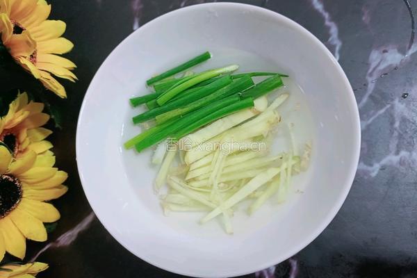 荠菜虾圆的做法图解3