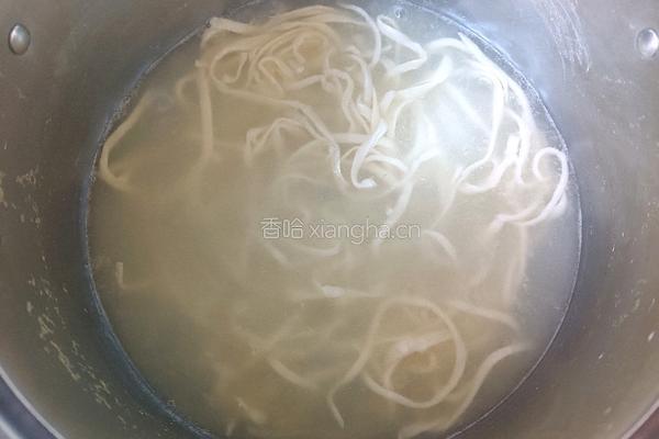 酸辣汤面的做法图解3