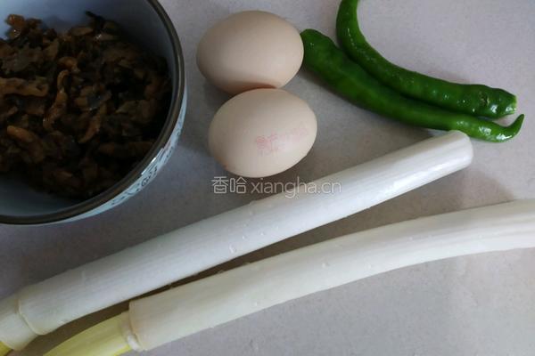 外婆菜大葱炒鸡蛋的做法图解1