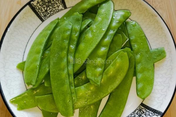 荷兰豆胡萝卜炒蛋的做法图解2