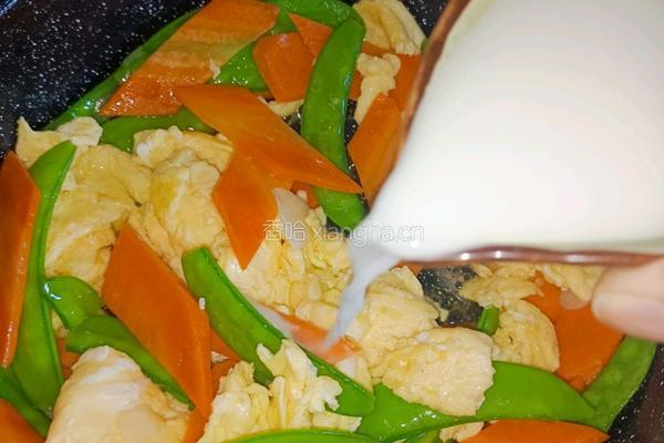 荷兰豆胡萝卜炒蛋的做法图解11