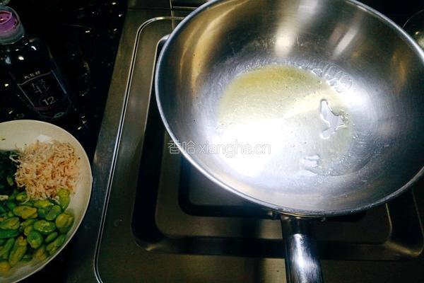 雪菜豆瓣虾皮汤的做法图解2