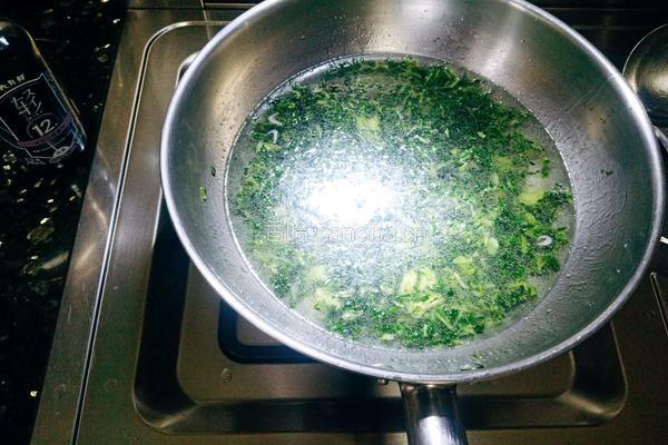 雪菜豆瓣虾皮汤的做法图解4