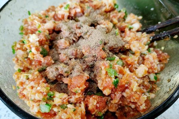 虾肉饺子的做法图解3