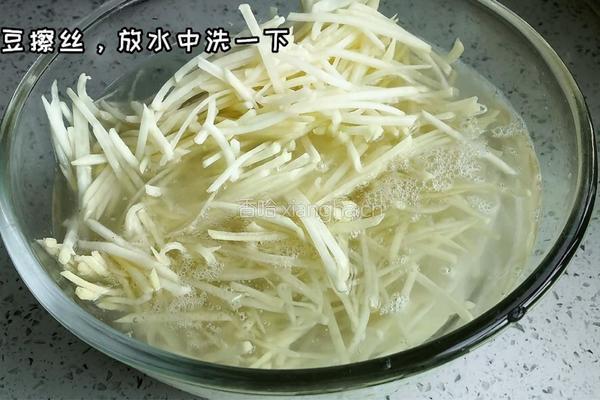 凉拌土豆丝的做法图解1