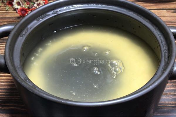 青菜虾皮小米粥的做法图解3