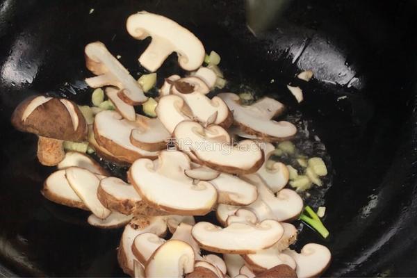 香菇炒小白菜的做法图解8