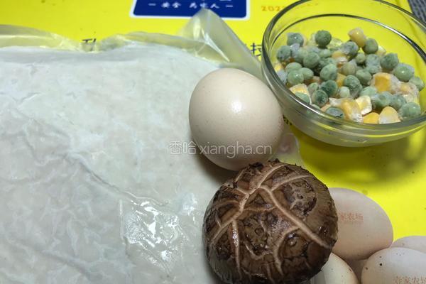 鸡蛋手抓饼披萨的做法图解1
