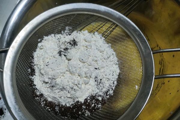 巧克力奶油蛋糕卷的做法图解2