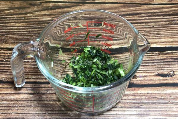 芥菜苗鸡蛋饼的做法图解3