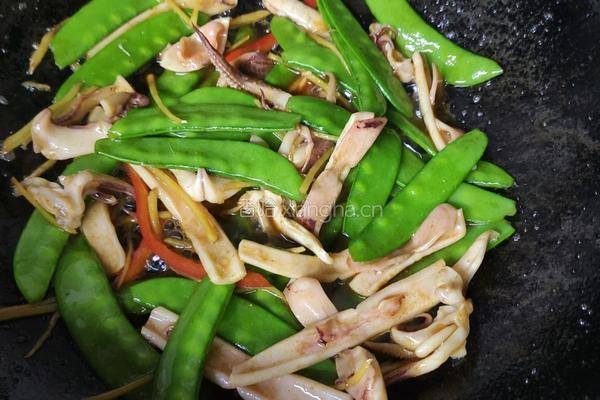 荷兰豆炒鱿鱼的做法图解5