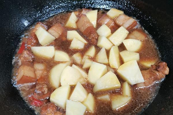 土豆红烧肉的做法图解5