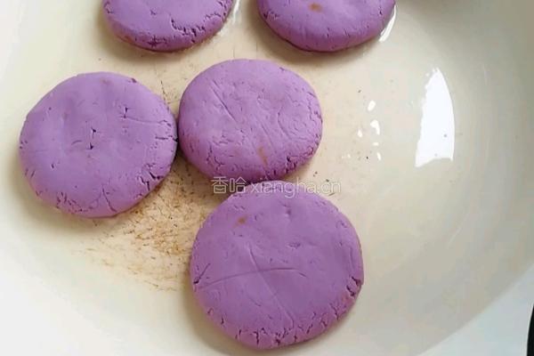 紫薯豆沙饼的做法图解7