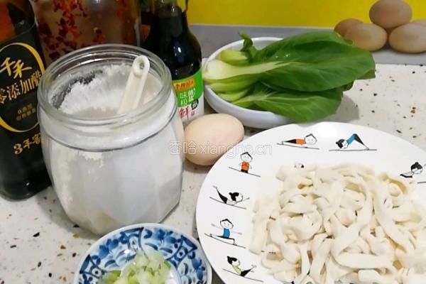 捞汁手擀面的做法图解1
