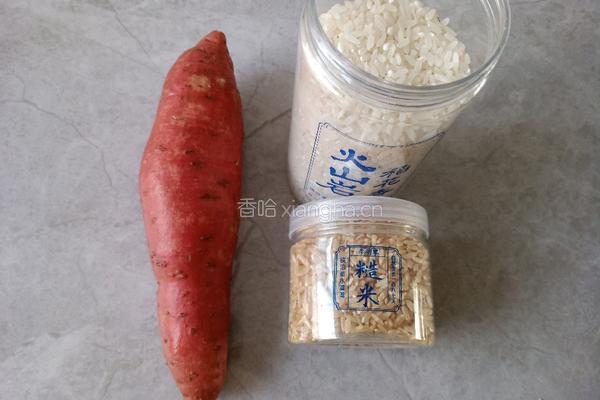 暖胃红薯粥的做法图解1