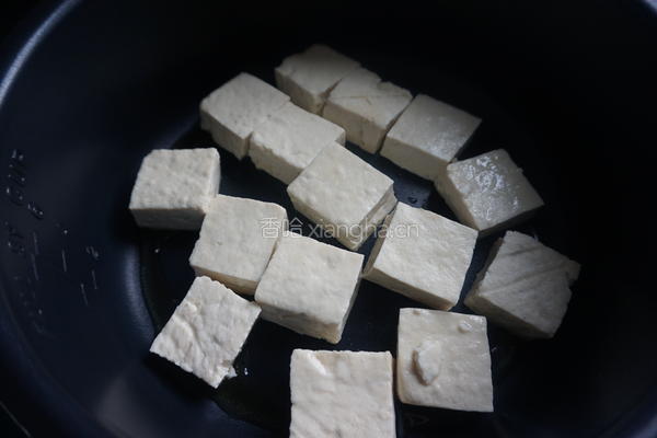 毛豆炖臭豆腐的做法图解2