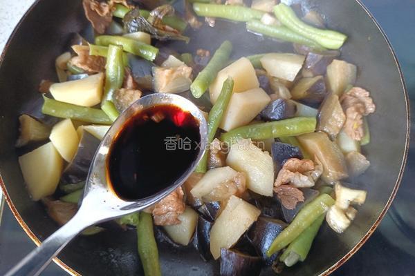 土豆茄子炖豆角的做法图解7