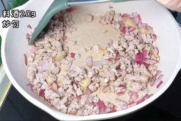 香菇肉沫拌面的做法图解3