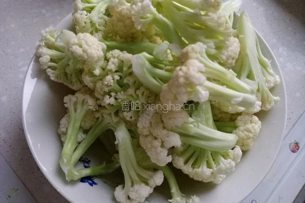 花菜炒香肠的做法图解3