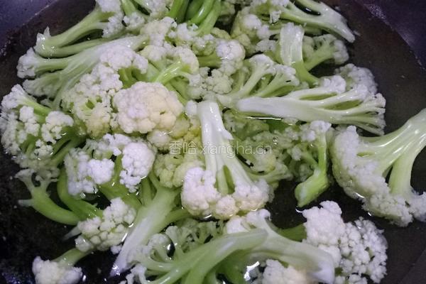 花菜炒香肠的做法图解5