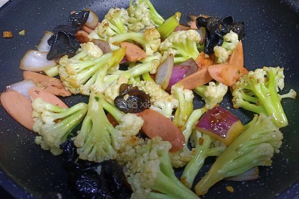 花菜炒香肠的做法图解12