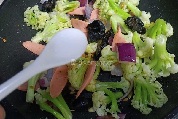 花菜炒香肠的做法图解11