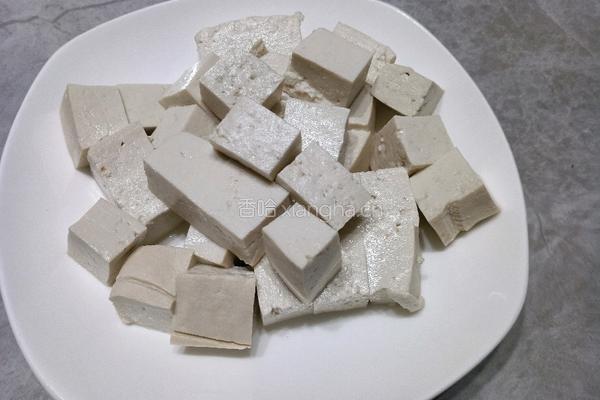 裙带菜豆腐汤的做法图解2