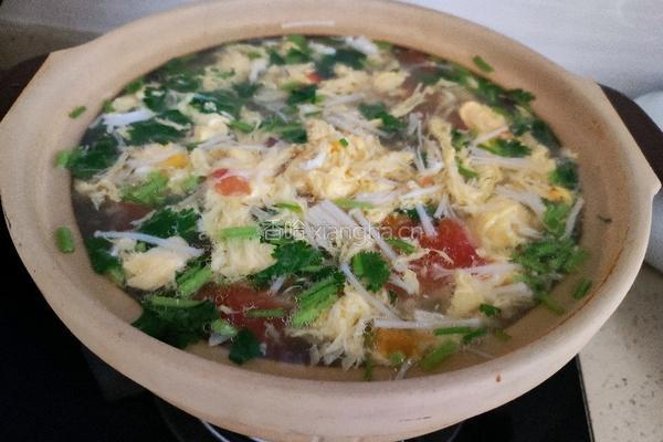 番茄金针菇蛋花汤的做法图解9