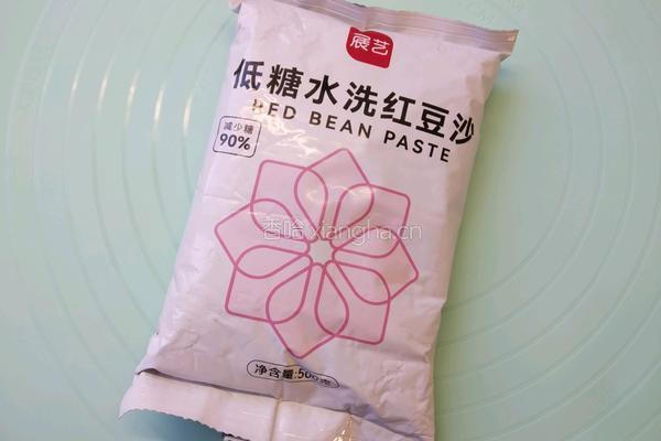 豆沙面包的做法图解2