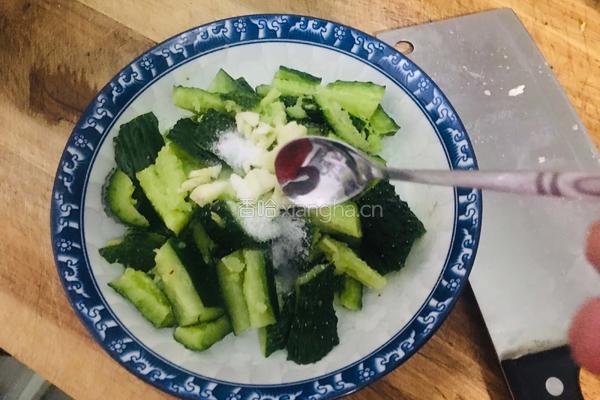 炝拌黄瓜的做法图解4