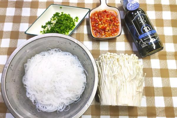 剁椒金针菇蒸粉丝的做法图解1