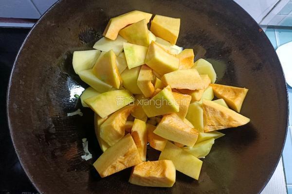 南瓜炖土豆的做法图解4