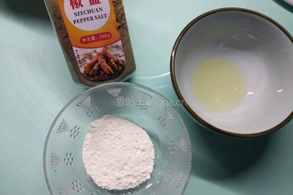 椒盐小油饼的做法图解1