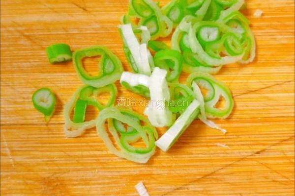 芹菜肉馅饼的做法图解1