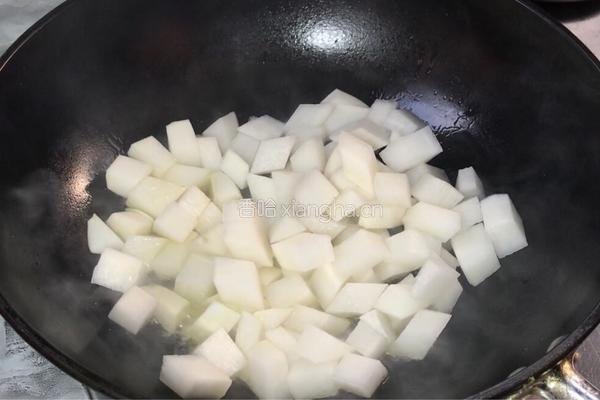 莲藕炖萝卜的做法图解4