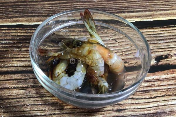青菜虾仁汤面的做法图解2