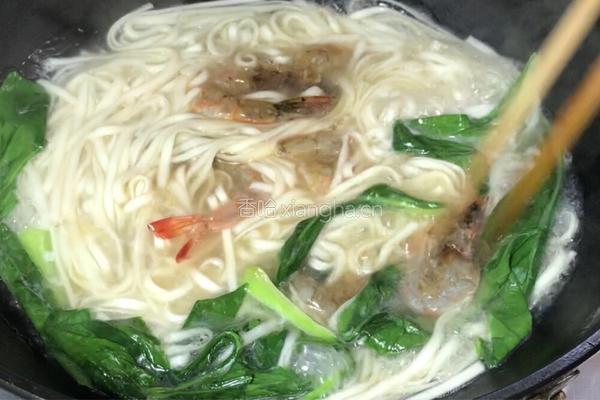 青菜虾仁汤面的做法图解5