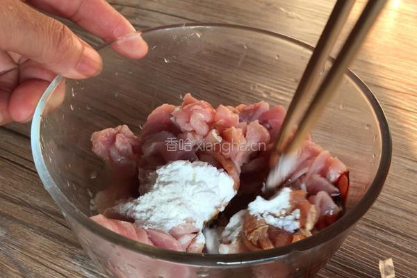 秋辣椒炒肉的做法图解2