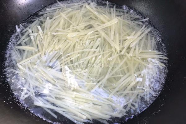 青红辣椒拌土豆丝的做法图解5
