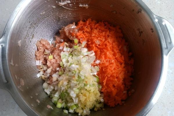 胡萝卜鲜肉馄饨的做法图解4
