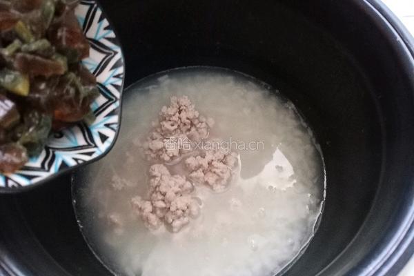 皮蛋瘦肉粥的做法图解8