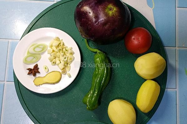 土豆炖茄子的做法图解1