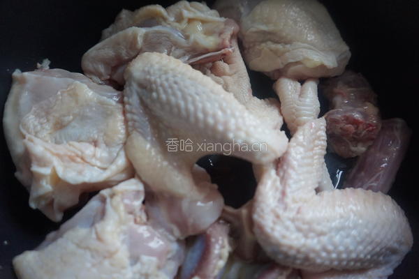 冬天补身必喝这碗汤——黄芪红枣炖鸡汤的做法图解4